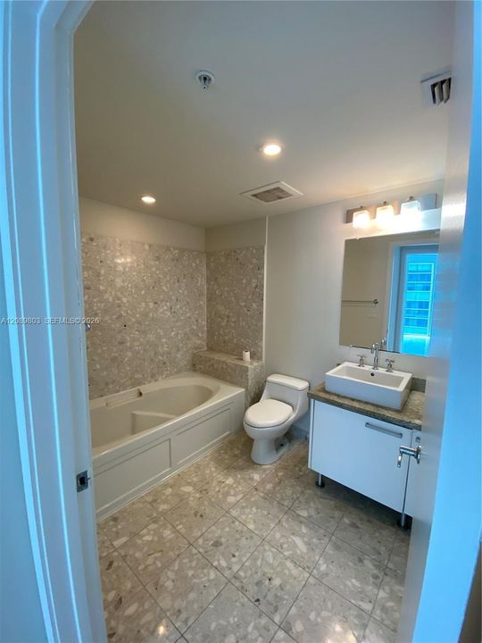 В аренду: $2,800 (1 спален, 1 ванн, 832 Квадратных фут)