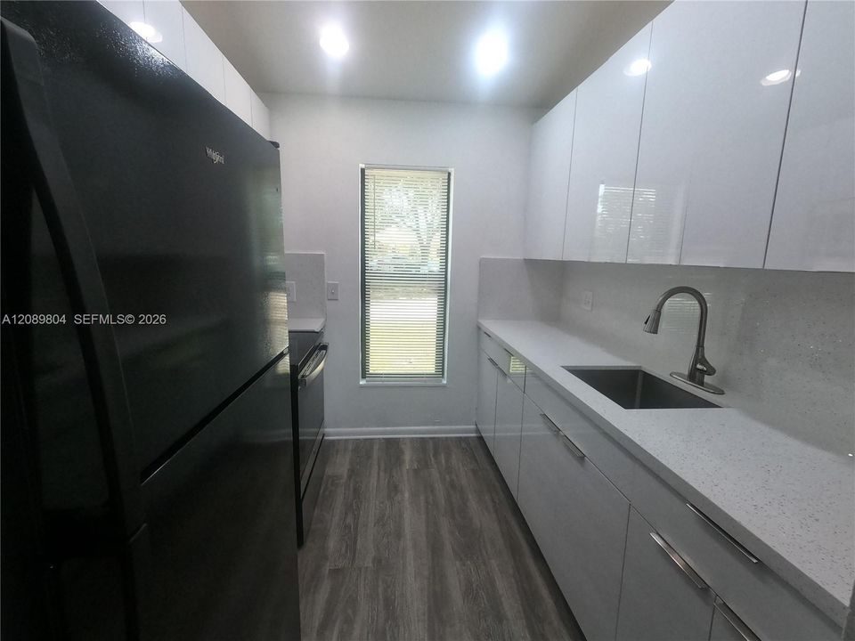 En Venta: $389,999 (3 camas, 1 baños, 999 Pies cuadrados)