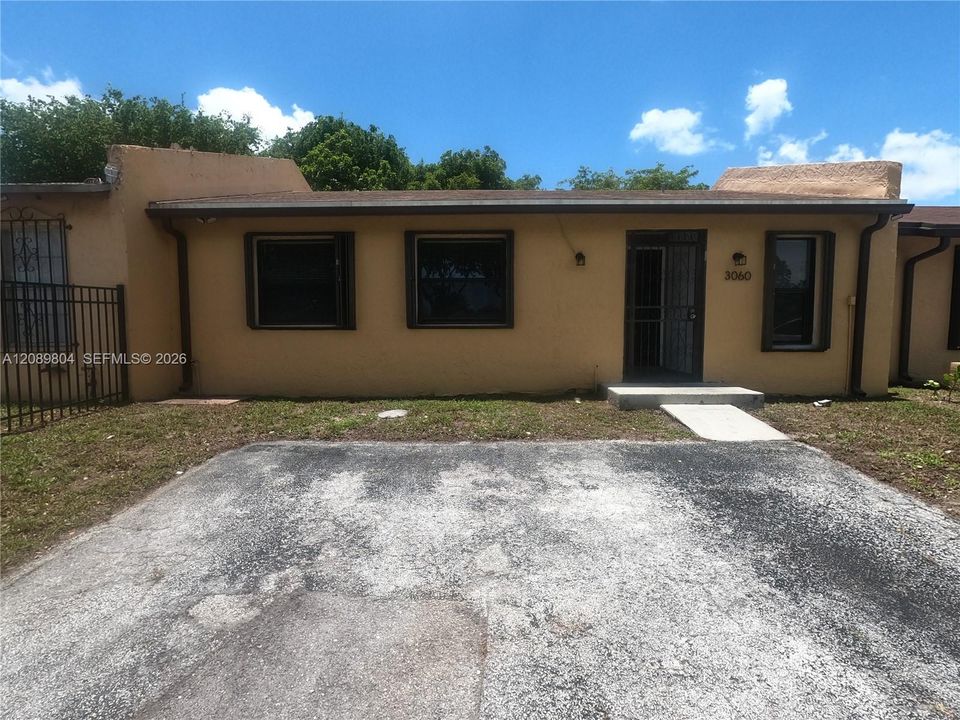 En Venta: $389,999 (3 camas, 1 baños, 999 Pies cuadrados)