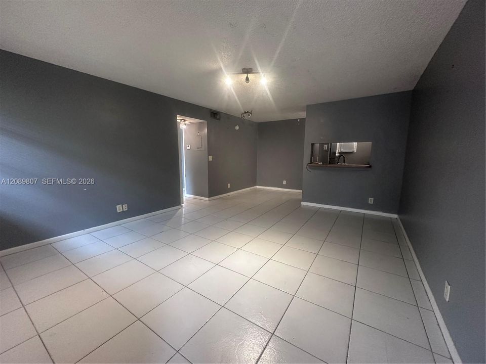 В аренду: $1,900 (2 спален, 2 ванн, 768 Квадратных фут)