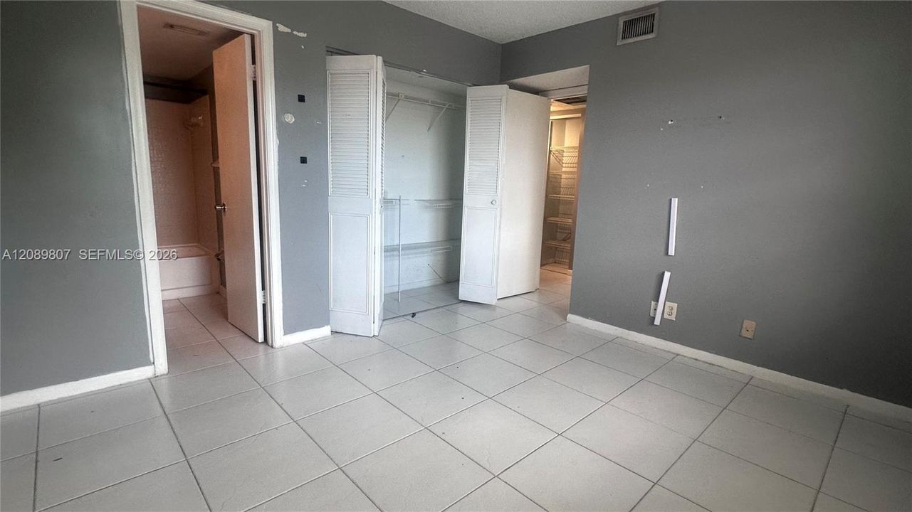 В аренду: $1,900 (2 спален, 2 ванн, 768 Квадратных фут)
