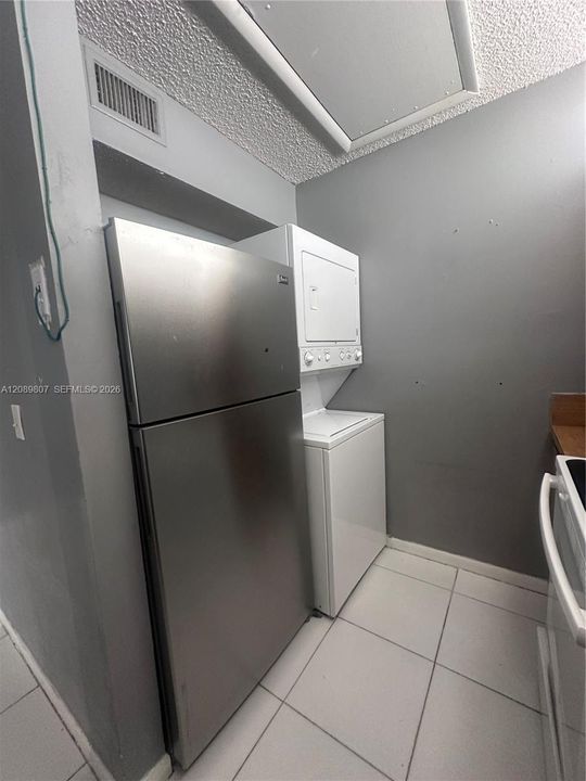 В аренду: $1,900 (2 спален, 2 ванн, 768 Квадратных фут)