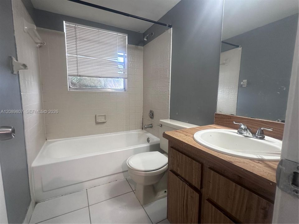 В аренду: $1,900 (2 спален, 2 ванн, 768 Квадратных фут)