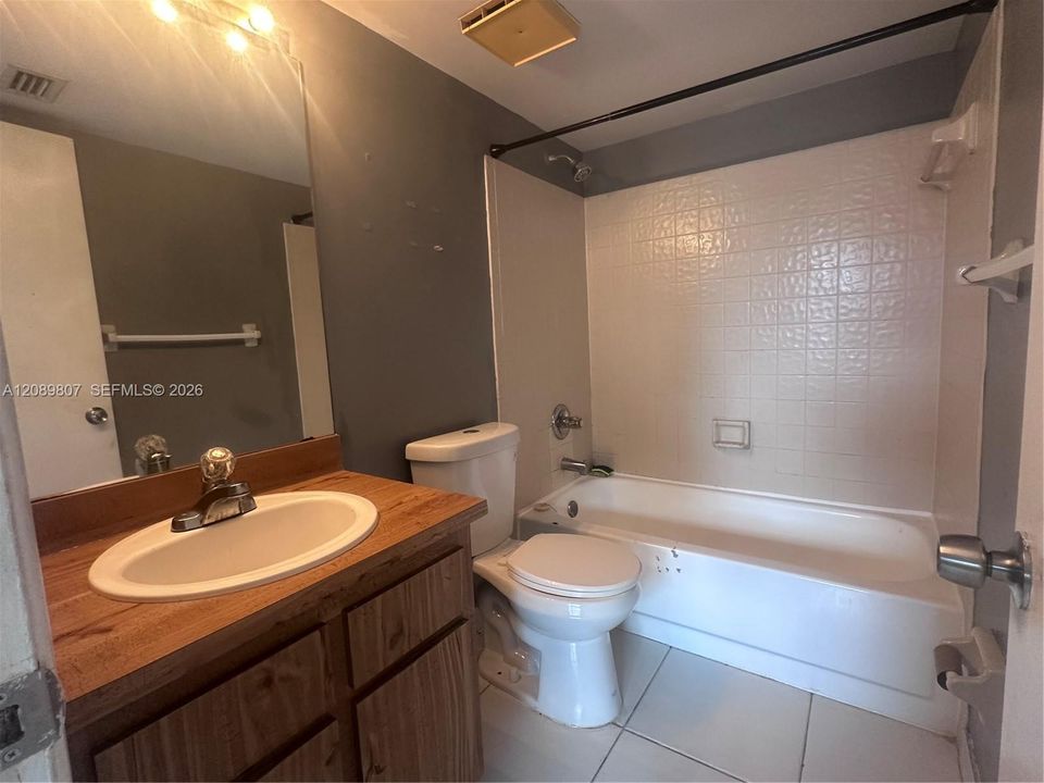 В аренду: $1,900 (2 спален, 2 ванн, 768 Квадратных фут)