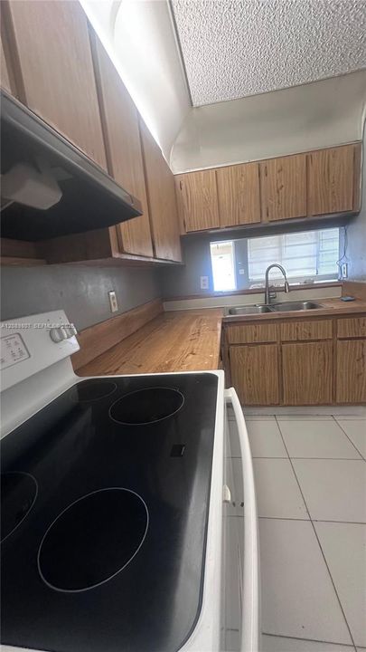 В аренду: $1,900 (2 спален, 2 ванн, 768 Квадратных фут)