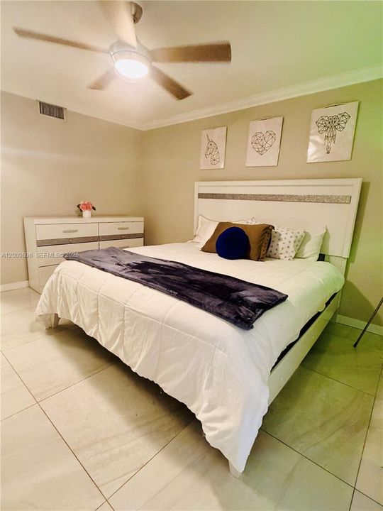 En Venta: $215,000 (2 camas, 2 baños, 978 Pies cuadrados)