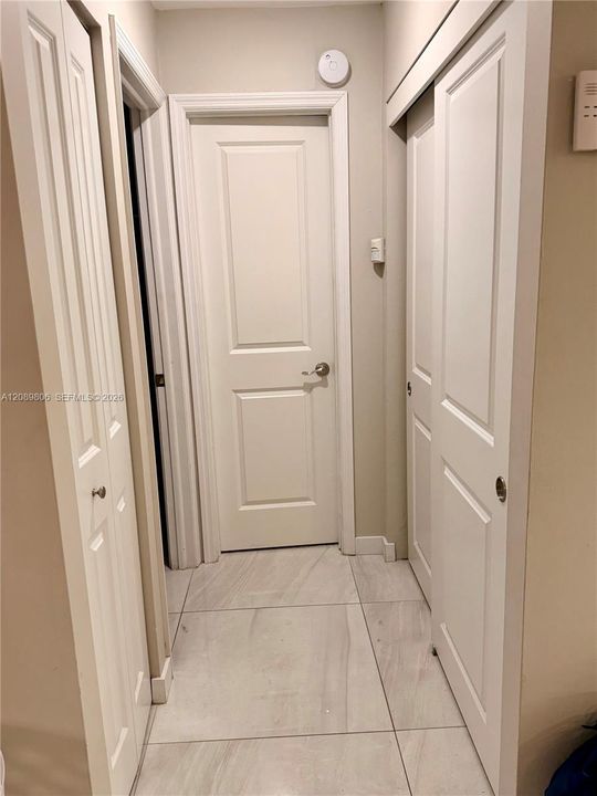 En Venta: $215,000 (2 camas, 2 baños, 978 Pies cuadrados)