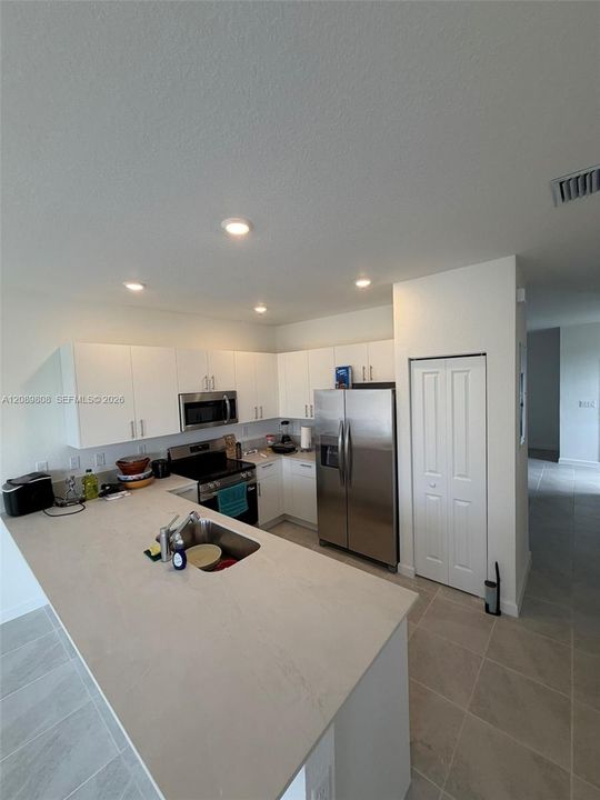 For Rent: $2,700 (3 beds, 2 baths, 0 Square Feet)