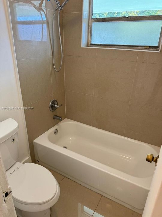 For Rent: $2,400 (2 beds, 1 baths, 903 Square Feet)