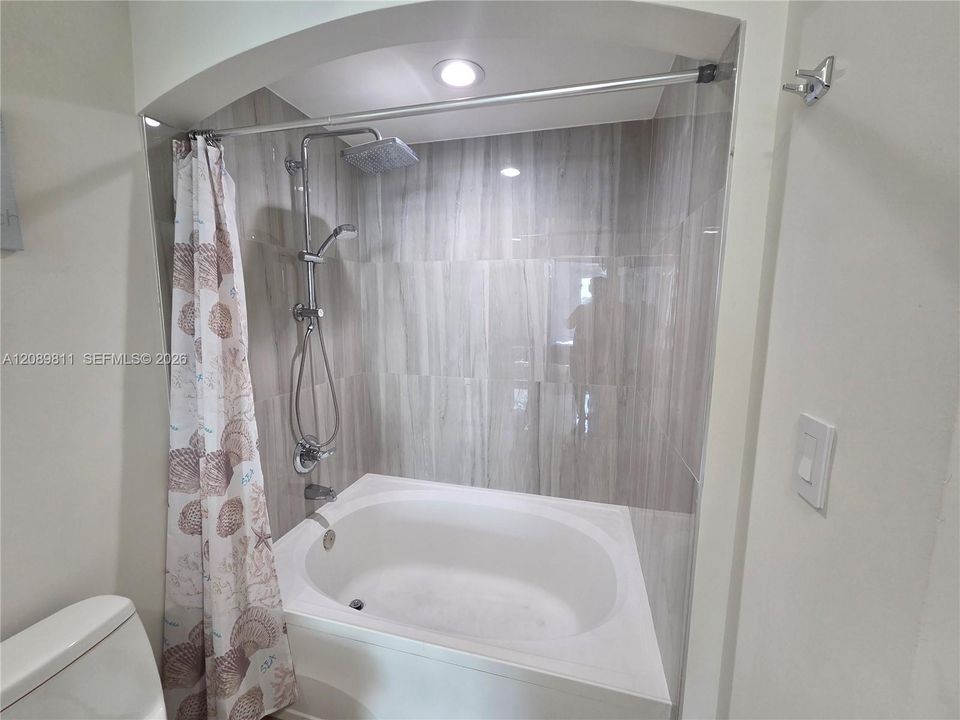 For Rent: $3,499 (1 beds, 1 baths, 763 Square Feet)