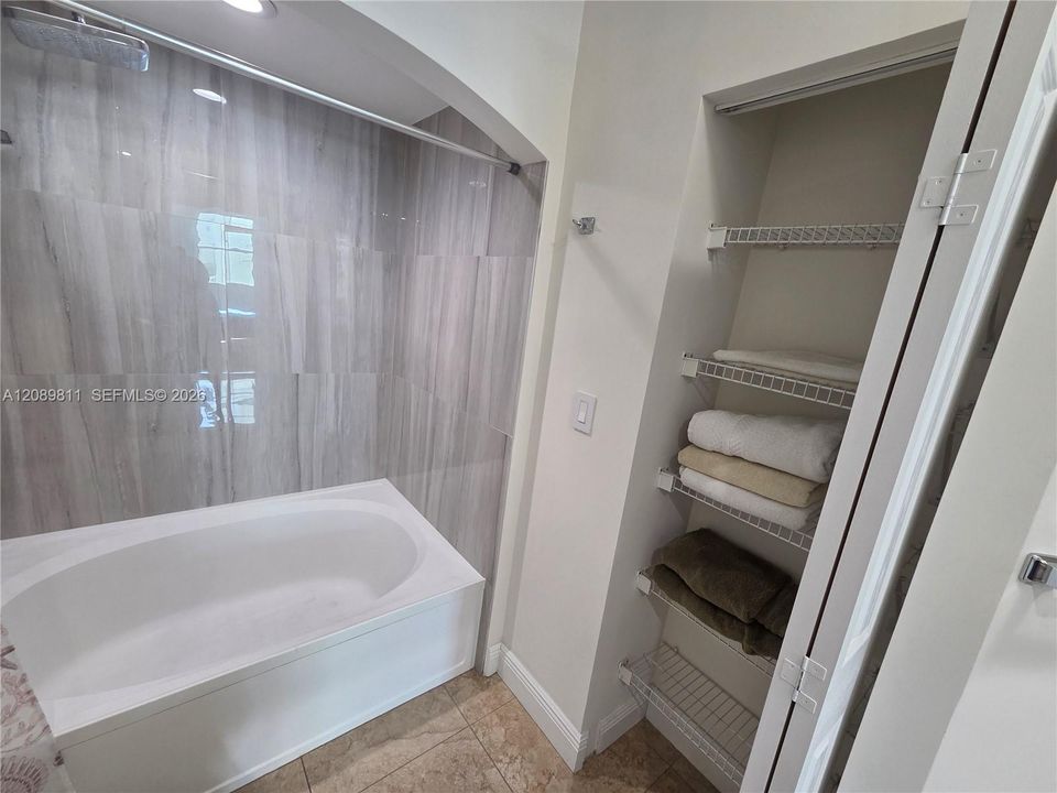 For Rent: $3,499 (1 beds, 1 baths, 763 Square Feet)