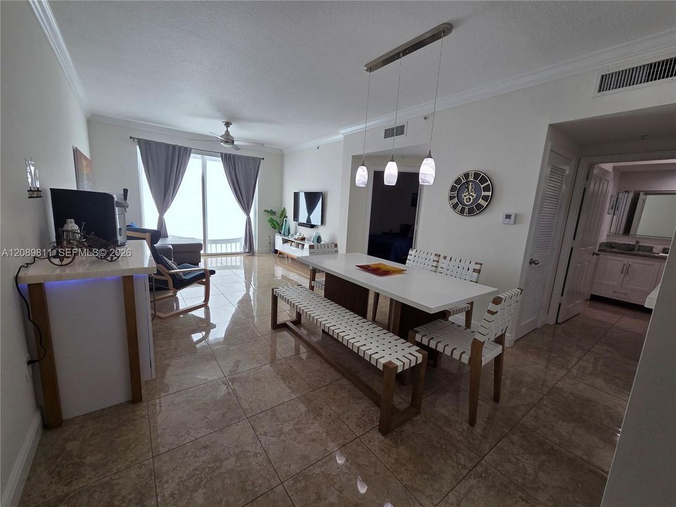 For Rent: $3,499 (1 beds, 1 baths, 763 Square Feet)