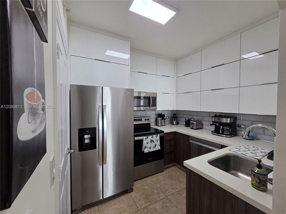 For Rent: $3,499 (1 beds, 1 baths, 763 Square Feet)