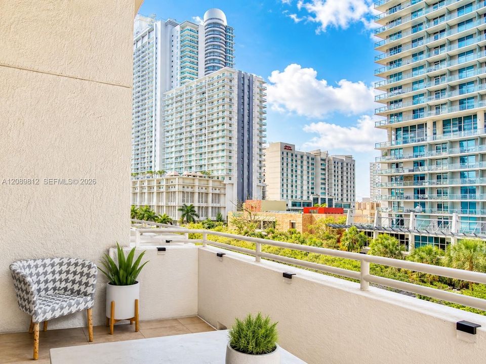 For Rent: $3,500 (1 beds, 2 baths, 1000 Square Feet)
