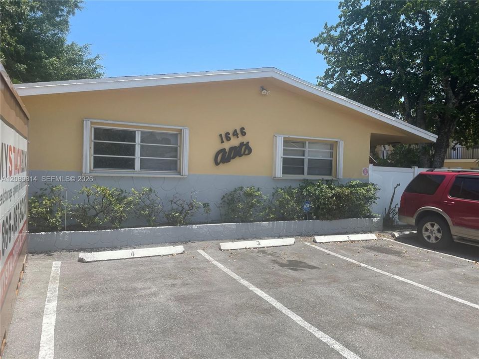 For Rent: $1,650 (1 beds, 1 baths, 2661 Square Feet)