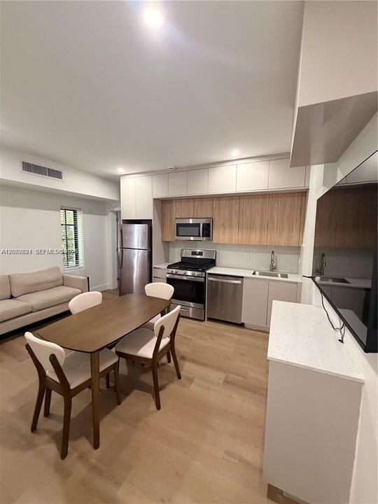 For Rent: $2,250 (1 beds, 1 baths, 535 Square Feet)