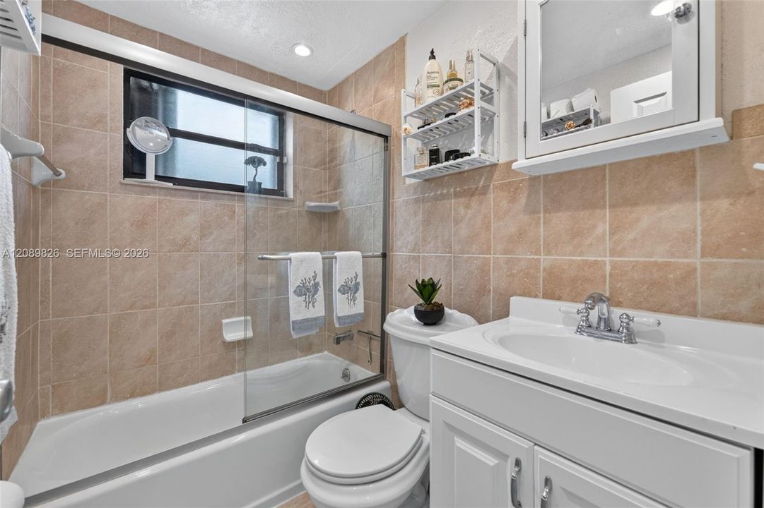 En Venta: $450,000 (2 camas, 2 baños, 1204 Pies cuadrados)