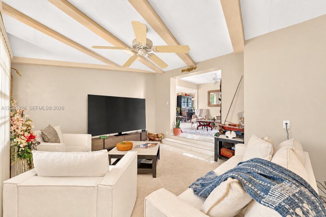 En Venta: $450,000 (2 camas, 2 baños, 1204 Pies cuadrados)