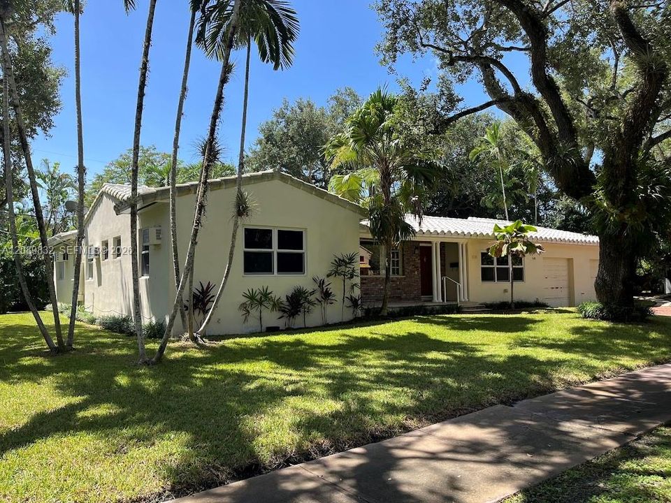 En Renta: $8,950 (4 camas, 4 baños, 2706 Pies cuadrados)