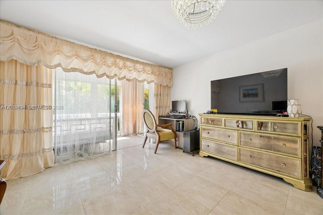 На продажу: $155,000 (1 спален, 1 ванн, 847 Квадратных фут)