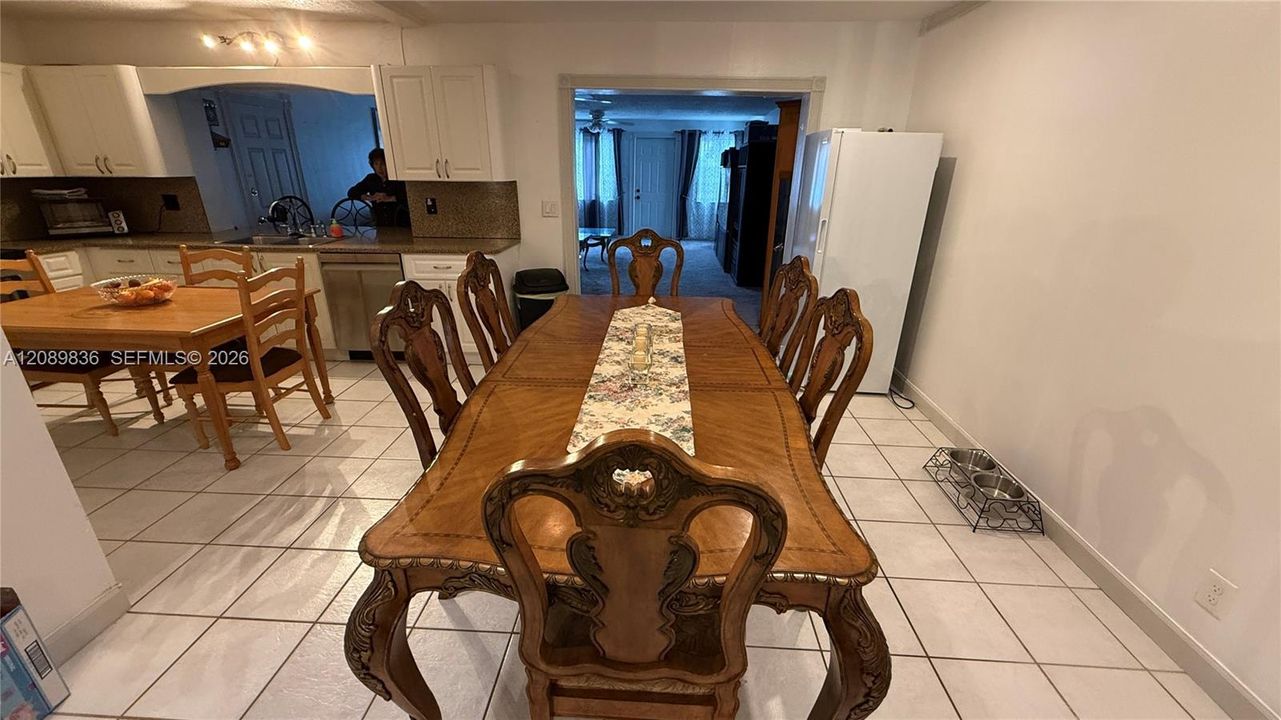 En Venta: $619,000 (3 camas, 2 baños, 1955 Pies cuadrados)
