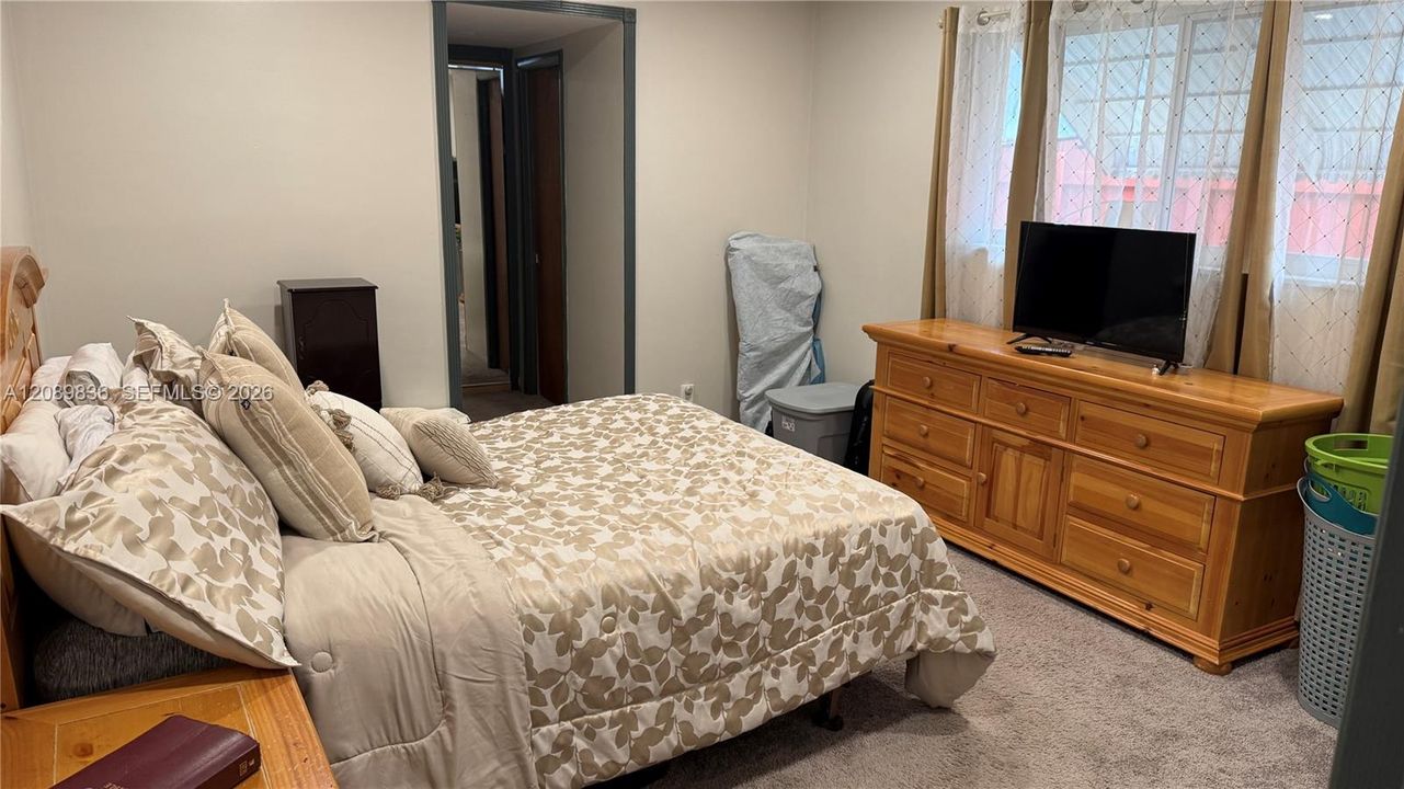 En Venta: $619,000 (3 camas, 2 baños, 1955 Pies cuadrados)