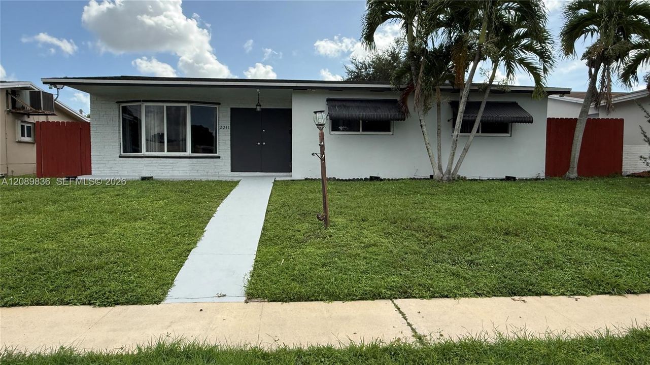 En Venta: $619,000 (3 camas, 2 baños, 1955 Pies cuadrados)