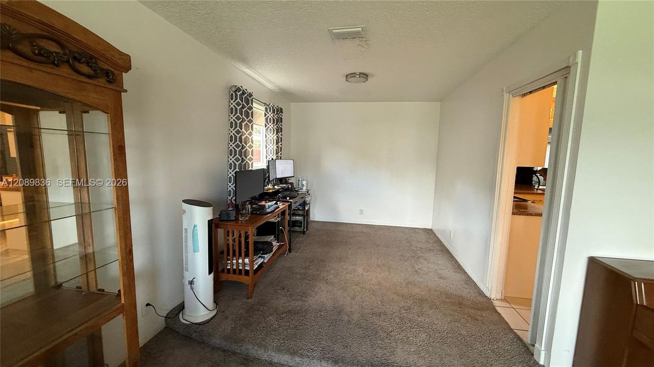 En Venta: $619,000 (3 camas, 2 baños, 1955 Pies cuadrados)