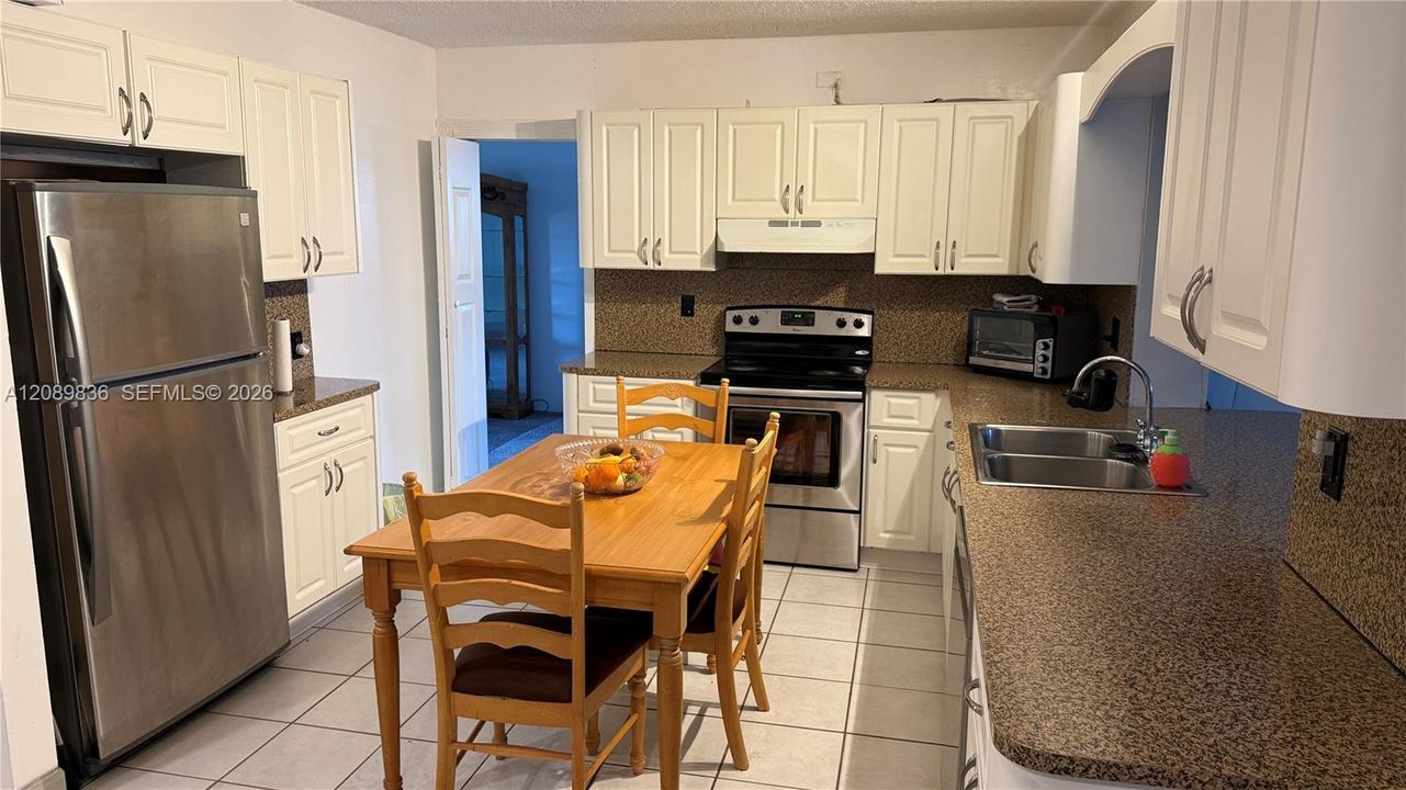 En Venta: $619,000 (3 camas, 2 baños, 1955 Pies cuadrados)