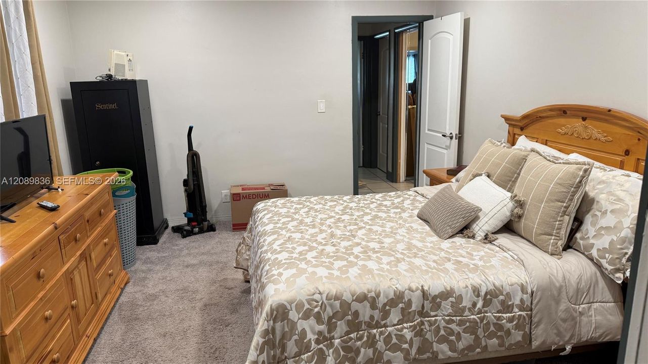 En Venta: $619,000 (3 camas, 2 baños, 1955 Pies cuadrados)