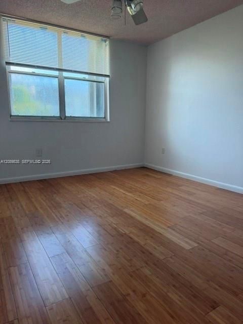 В аренду: $2,000 (2 спален, 2 ванн, 902 Квадратных фут)