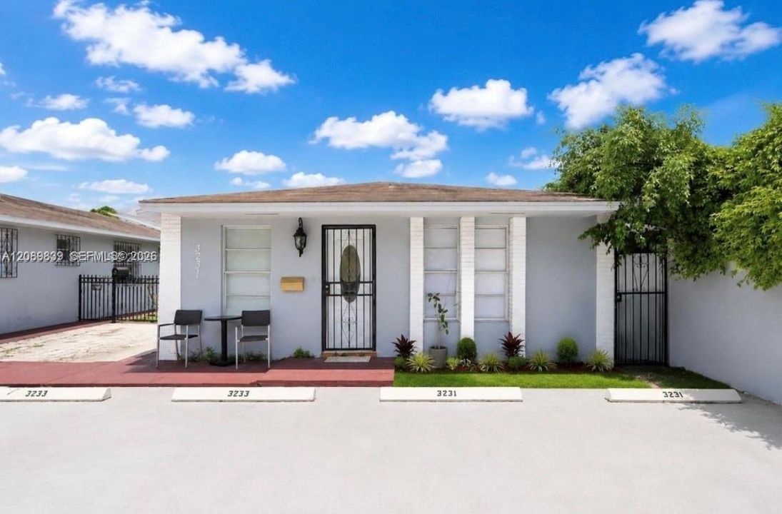 En Renta: $2,600 (2 camas, 1 baños, 2027 Pies cuadrados)