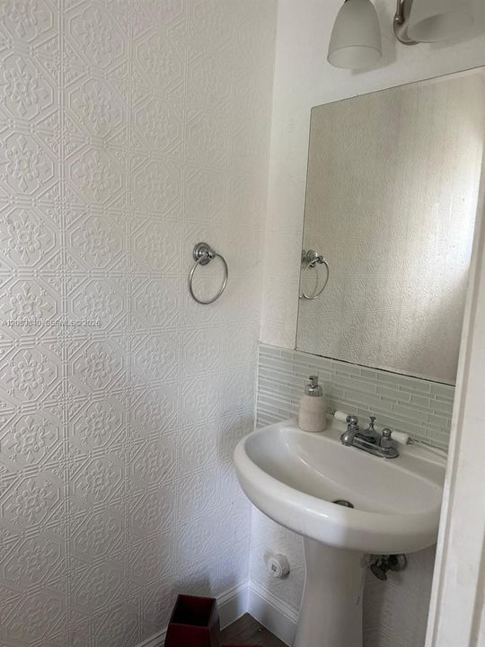 1/2 BATH