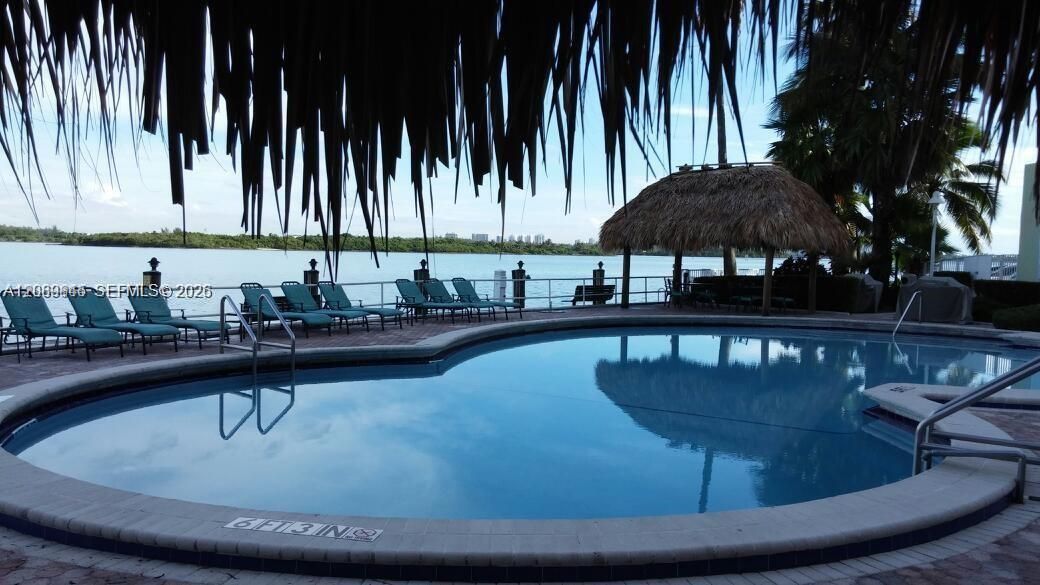For Rent: $4,100 (2 beds, 2 baths, 1335 Square Feet)