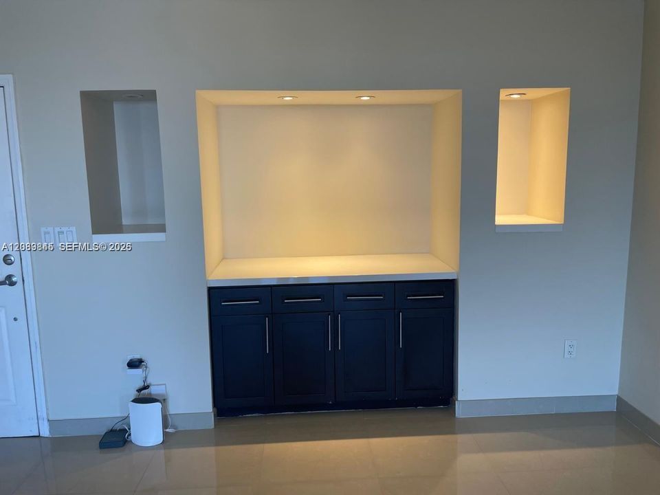 For Rent: $4,100 (2 beds, 2 baths, 1335 Square Feet)