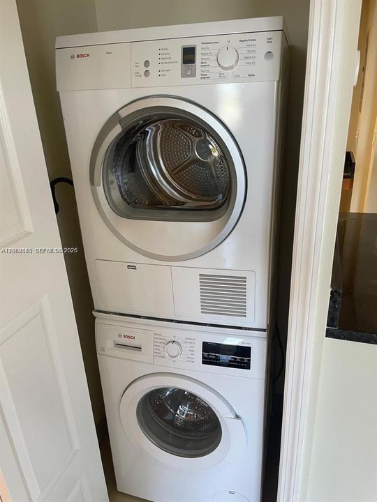 For Rent: $4,100 (2 beds, 2 baths, 1335 Square Feet)