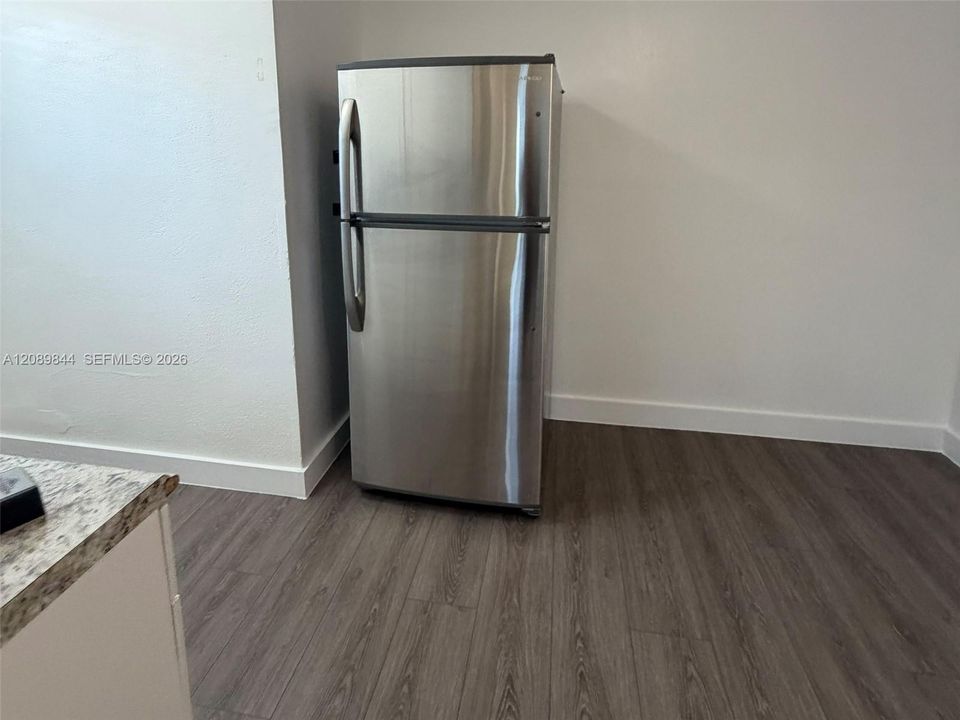 En Renta: $1,475 (0 camas, 1 baños, 4091 Pies cuadrados)