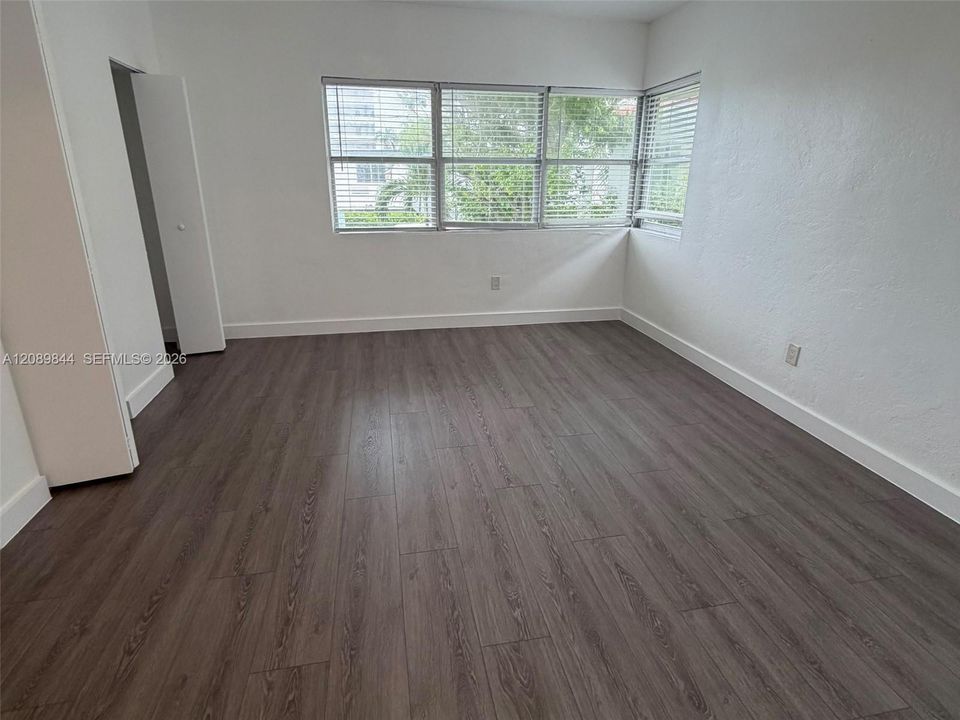 En Renta: $1,475 (0 camas, 1 baños, 4091 Pies cuadrados)