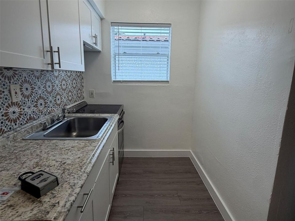 En Renta: $1,475 (0 camas, 1 baños, 4091 Pies cuadrados)