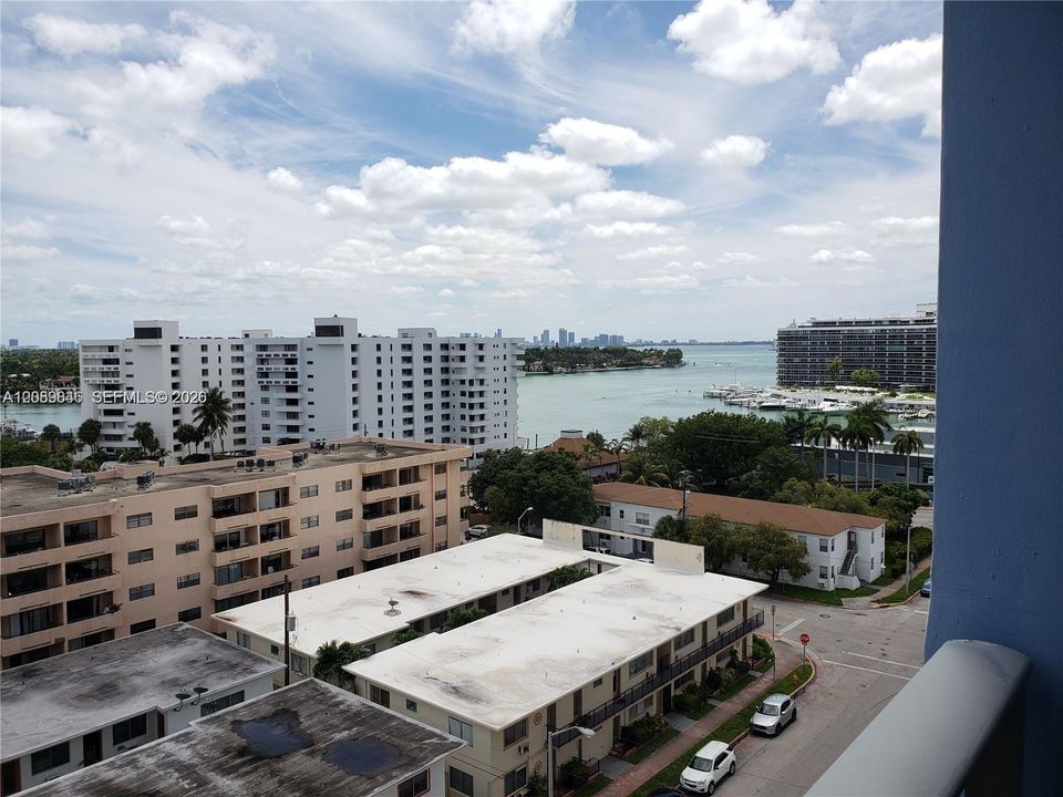 For Sale: $410,000 (2 beds, 2 baths, 1287 Square Feet)