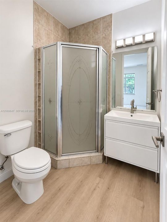BATHROOM 2 (1ST FLOOR)