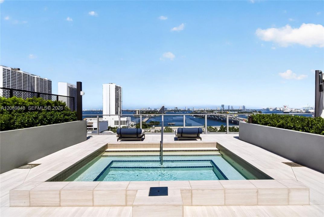 For Rent: $11,000 (2 beds, 3 baths, 1819 Square Feet)