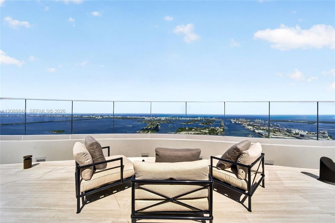 For Rent: $11,000 (2 beds, 3 baths, 1819 Square Feet)