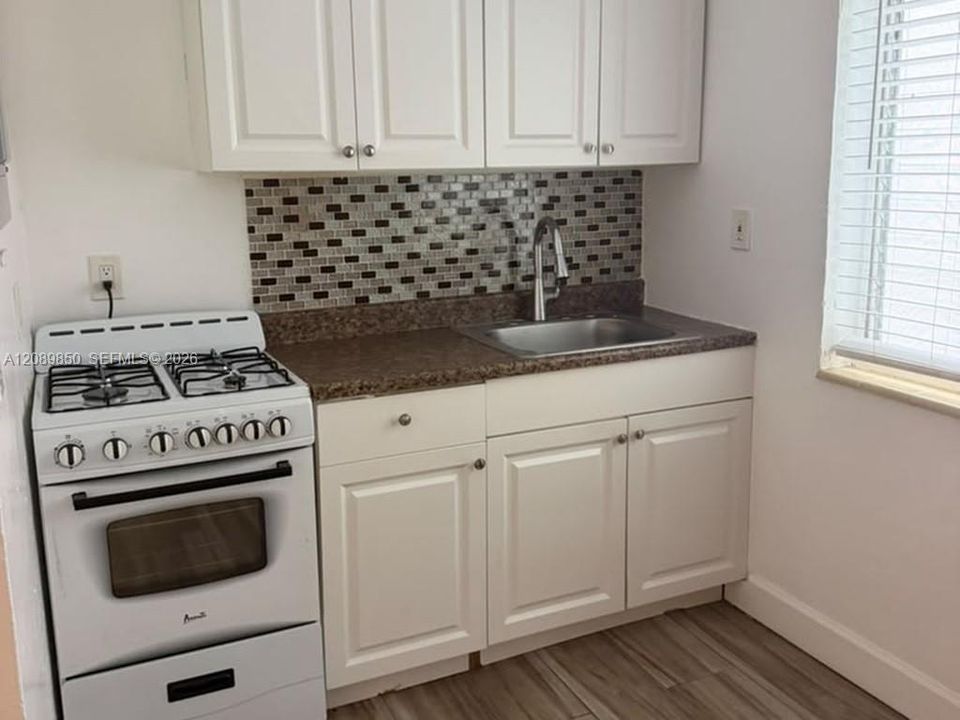 В аренду: $1,495 (0 спален, 1 ванн, 3920 Квадратных фут)
