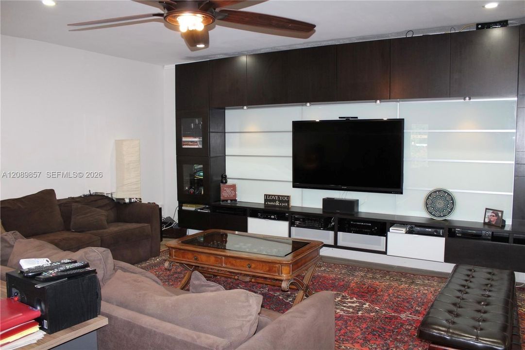 For Sale: $775,000 (3 beds, 2 baths, 1974 Square Feet)