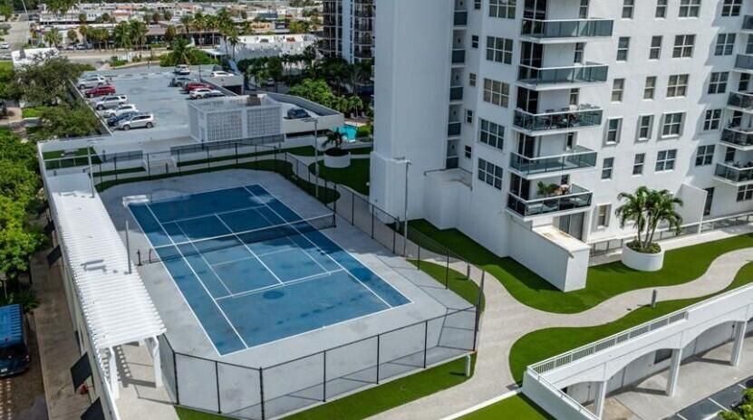 tennis above