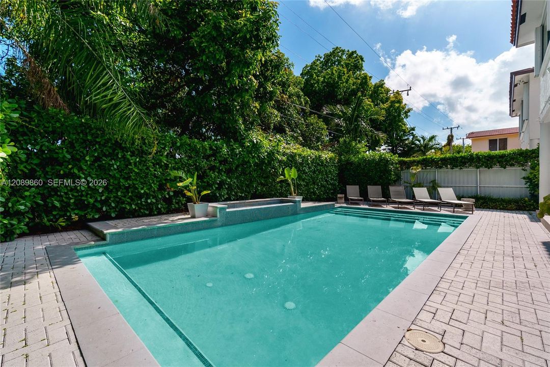 En Venta: $1,850,000 (5 camas, 4 baños, 3720 Pies cuadrados)