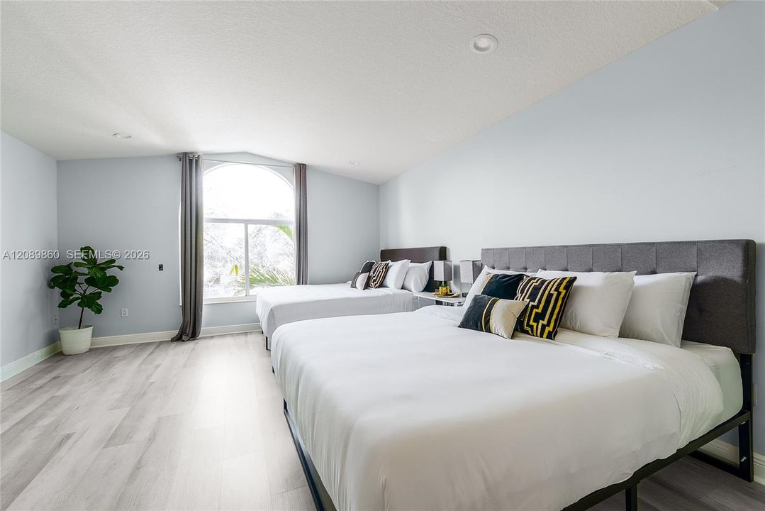 En Venta: $1,850,000 (5 camas, 4 baños, 3720 Pies cuadrados)