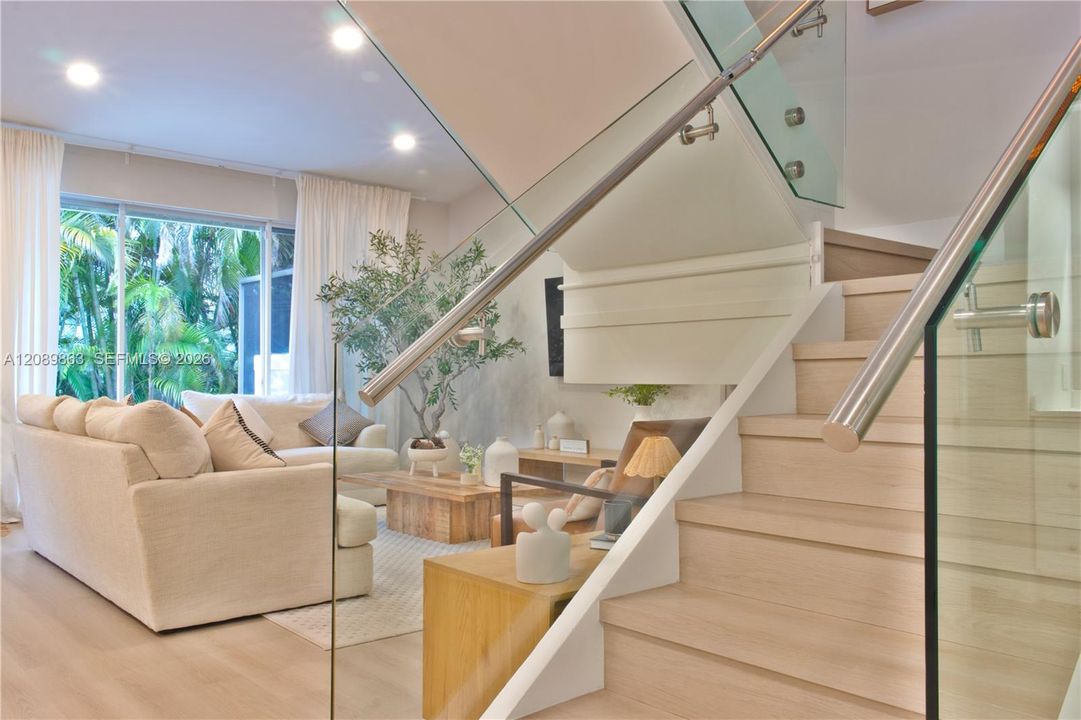 En Venta: $710,000 (3 camas, 3 baños, 2014 Pies cuadrados)