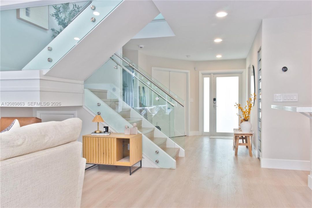 En Venta: $710,000 (3 camas, 3 baños, 2014 Pies cuadrados)